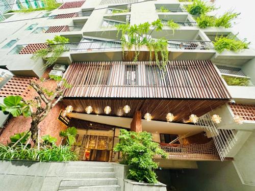 304MSNK Luxe Studio with Balcony and Kitchen