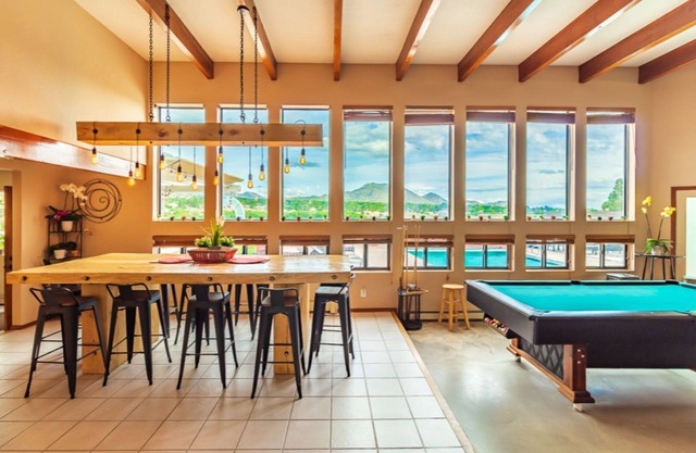 ⭐️3200ft🏊‍♂️Pool♨️Hot Tub🎱Billiards 🧳Sleeps 18 & Mtn Views🌄