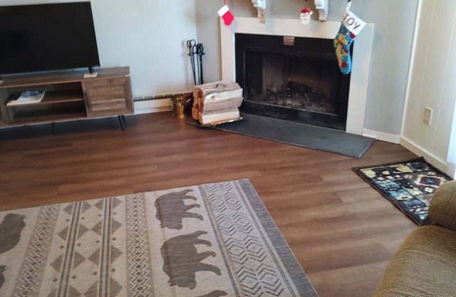 3217 Mountain Escape Walk to Sledding Hill