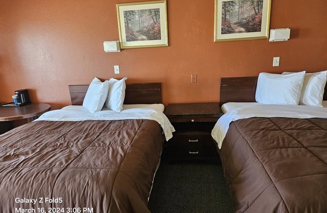 330 per week Room with fridge and microwave restaurant grocery shop bar Near by