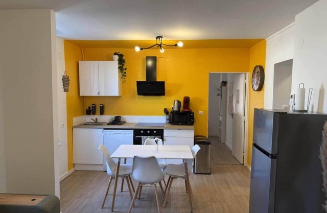 34. Mélissa - Bright, modern - Station - WiFi - Stream