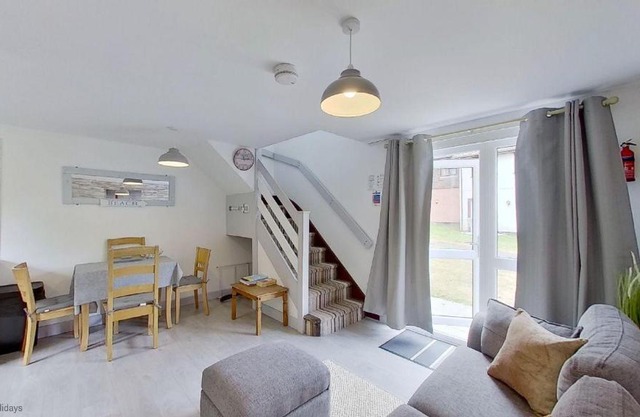 36 Strawberry Hill, Tolroy Manor