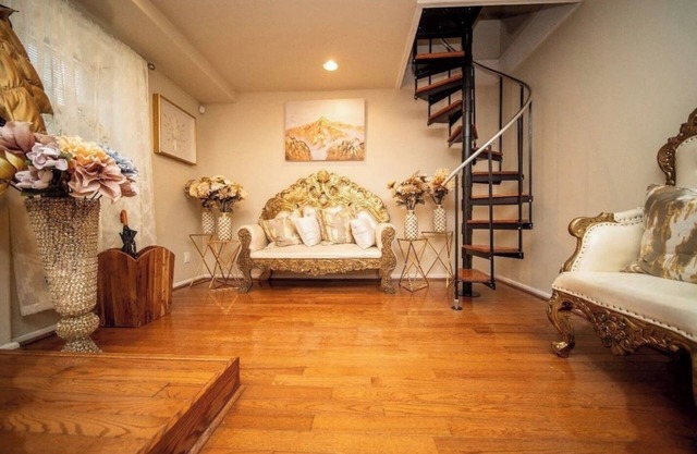 389B) Luxarious 1 BR!