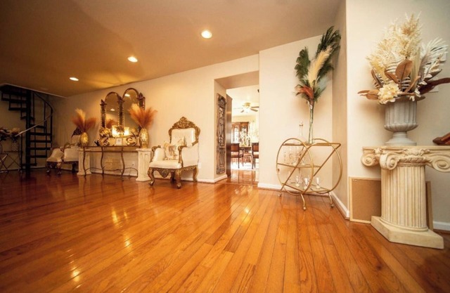 389E) Beautiful 1BR Home!