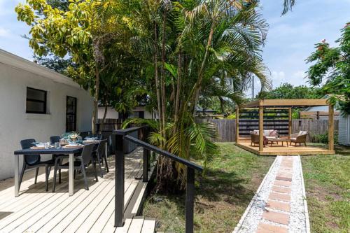 3br Hot Tub Retreat Steps From Bayshore Path!