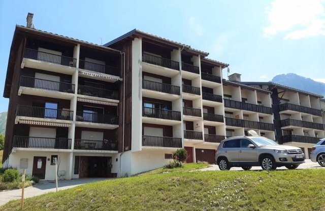 3rd floor, view open, balcony, tv, ski locker, 40m², Albiez Montrond