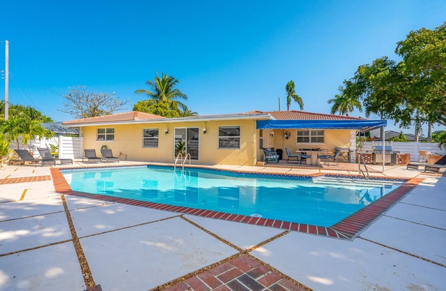 4/3 for 10-Heated Pool-Pool Table-BBQ-Patio Dining