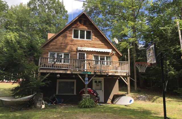 4 bdrm, 2 bath, cozy Chalet with Long Lake access in Harrison, Maine