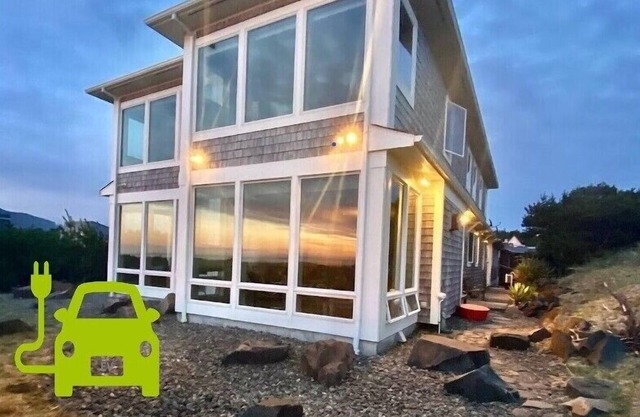 4 bdrm/4 bth Oceanfront with private Cabana, EVCharger, Gas FP, jetted tub