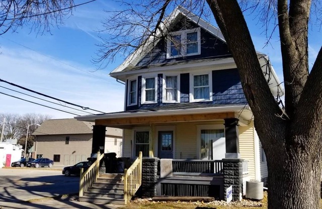 4 Bedroom, 1 Bath 3 Level Home 7 Blocks from Downtown Cedar Rapids