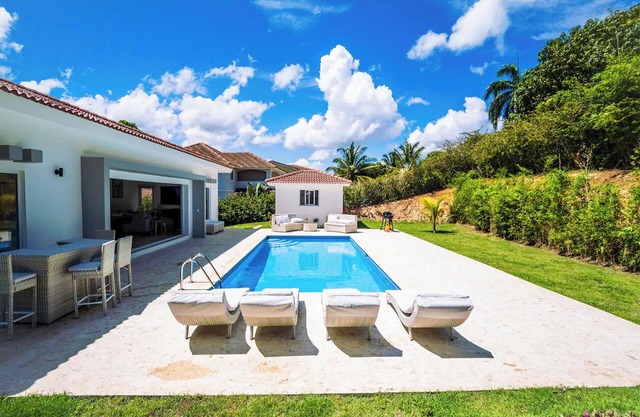 4-bedroom, 4-bathroom villa, private pool/parking/billiard/BBQ, near everything
