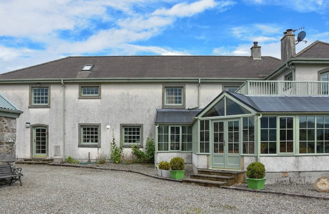4 bedroom accommodation in Colintraive