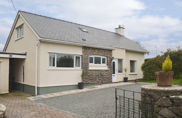 4 bedroom accommodation in Benllech, near Llangefni