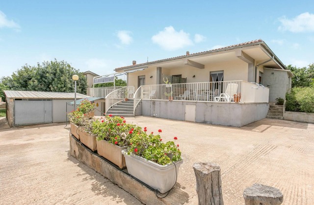 4 bedroom awesome home in Modica