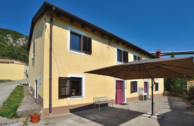 4 Bedroom Beautiful Home In Crni Kal