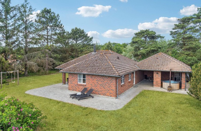 4 bedroom cozy home in Rødby