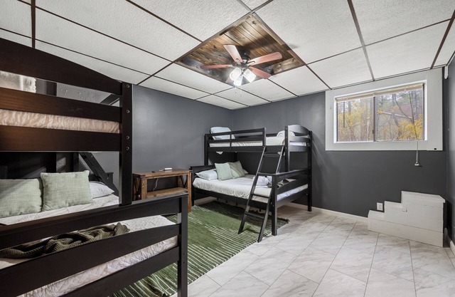 4-bedroom house in serene Basye with AC, WiFi. Enjoy relaxation