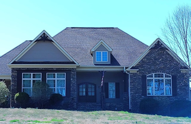 4-bedroom house in fabulous China Grove with AC, WiFi