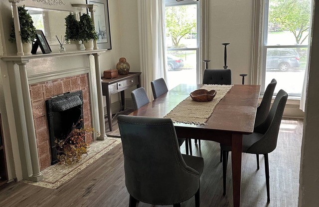 4 bedroom house walking distance from Milwaukee Bucks Fiserv Forum
