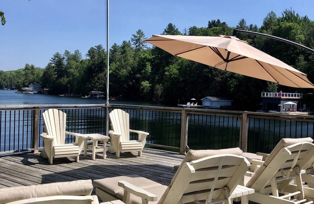 4 Bedroom Lake Joseph Muskoka cottage, lake life at its finest!