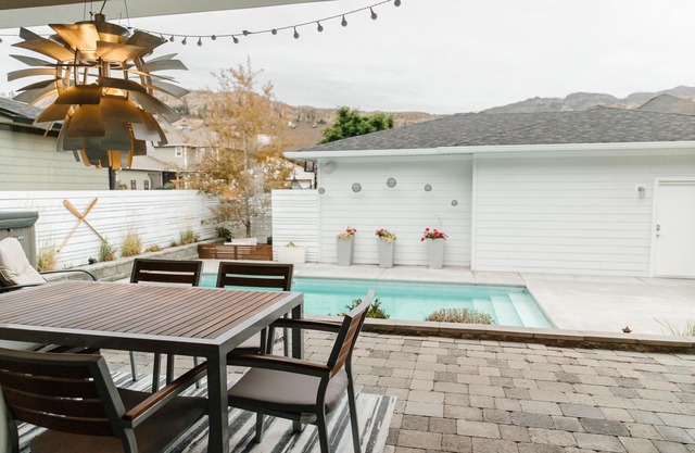 4 BEDROOM MODERN BEACH BEAUTY, POOL , FIRE PIT.