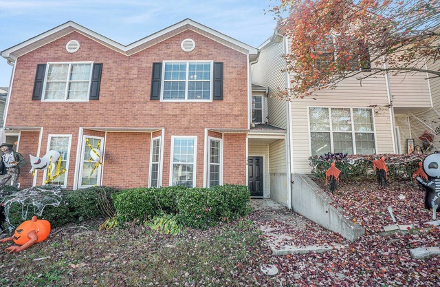 4-bedroom townhome in marvelous Conyers with WiFi, AC