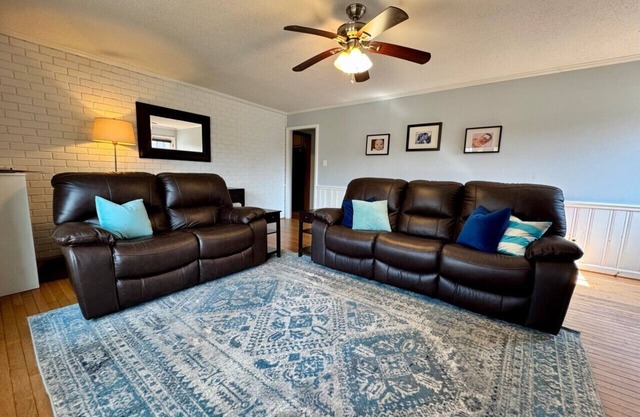 4 Bedroom w/Heated Pool by Oak Hollow Lake