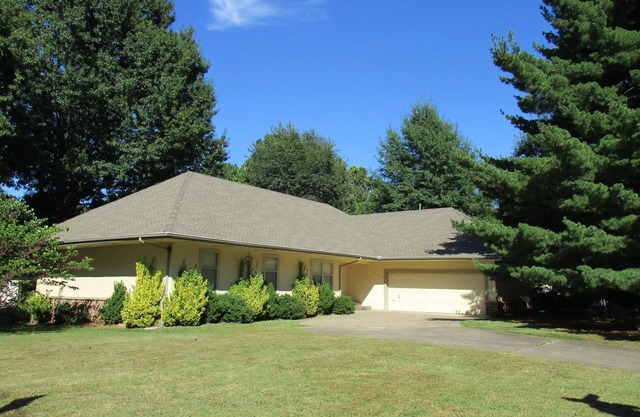 4 br 3 full baths, 2100sf. Great for wedding/large groups. No cleaning fee.