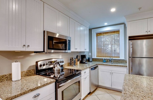 4 BR Beauty blocks from the River