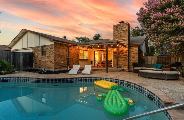 4 BR I Private Pool I BBQ I Patio I Garage Parking