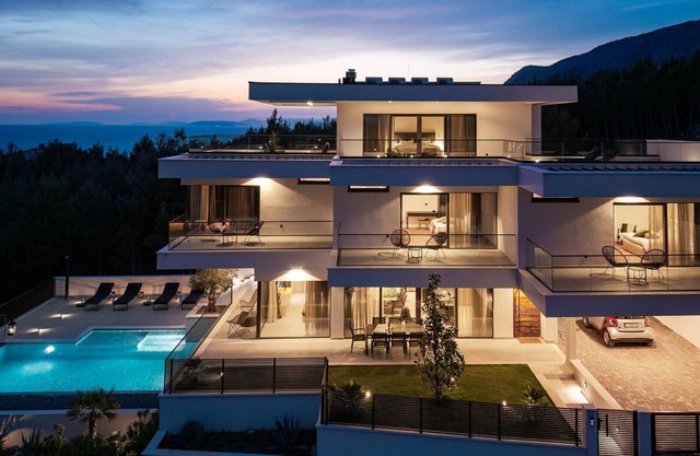 4 en-suite bedrooms, gym, fun-zone, private heated 42sqm pool,