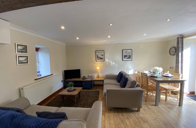 4 Glantraeth Farm. Pet friendly cottage, ideal base to explore Anglesey.