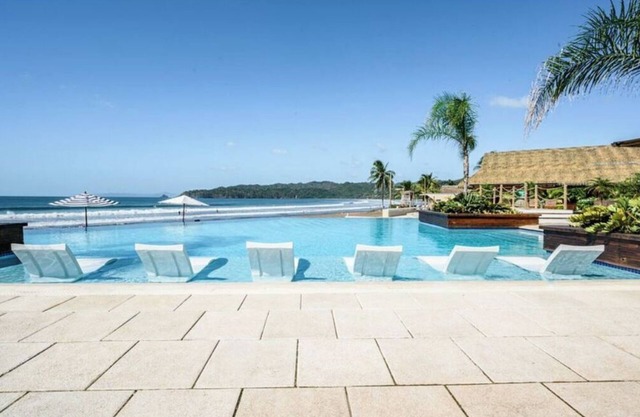 4 guests, 2 Beds/2.5 Baths Villa in Gated Community/Beachfront Pool & Club