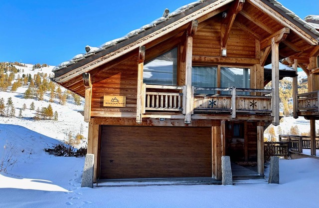 4* Luxury Chalet with Jacuzzi and Sauna