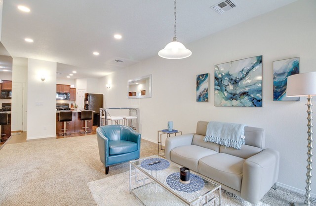 4 Mi to UNM: Convenient Albuquerque Townhome!