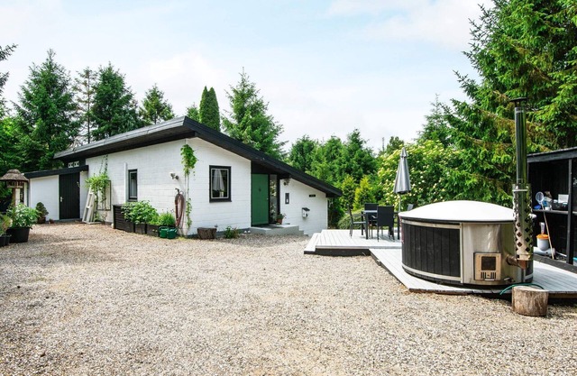 4 person holiday home in Ebeltoft-By Traum