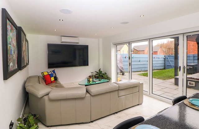 4 Rockcliffe Grange