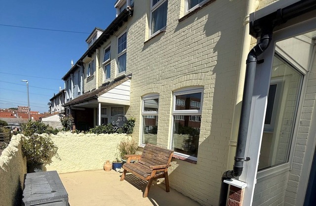 4 Seaview - a house that sleeps 11 guests in 5 bedrooms