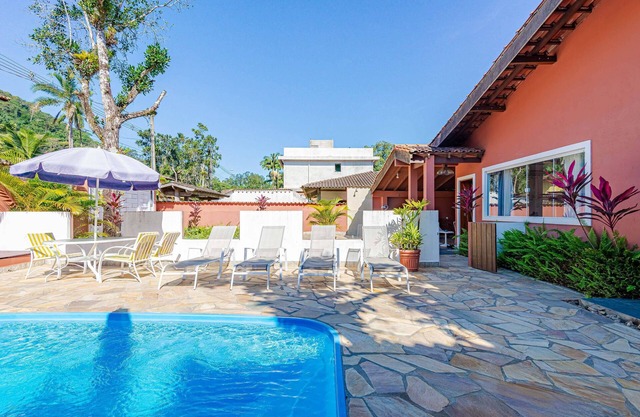 4 suítes c.piscina a 350 m. de Camburizinho