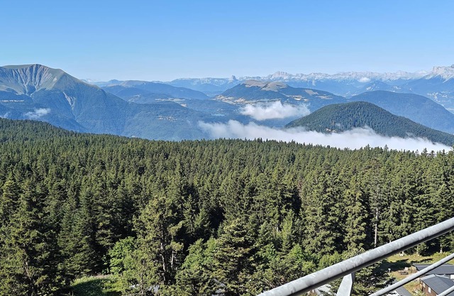 4 to 6 people in a 3 star residence with superb panorama near ski lift and slope