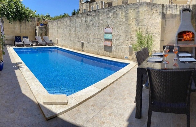 400 year old converted farmhouse with private pool