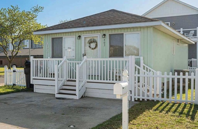 403 Carribbean | 2BR 1BA Bayside Beach Bungalow