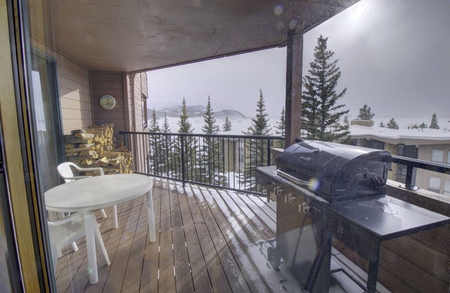 432 Marina Place 2 Bedroom Condo by RedAwning