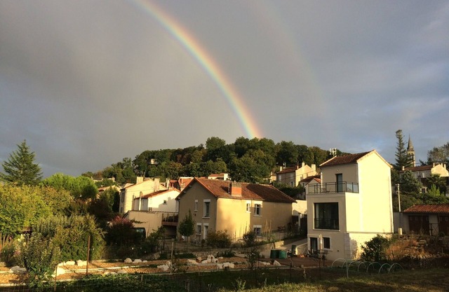 44 Rue Maurice Utrillo - the small,tall, riverside house