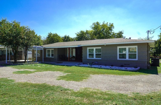 4BD/3BA/DFW Airport Patio private parking Piscina