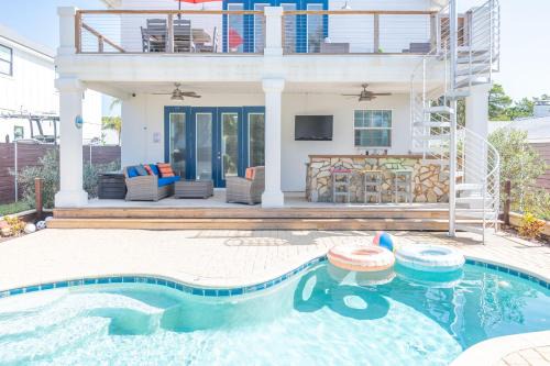 4BD 3BR Pool Paradise 1 mile from Beach & Downtown