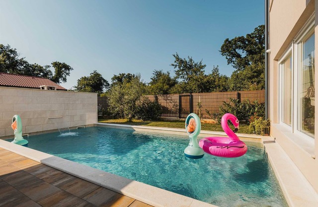 4BD villa with swimming pool and playground close to Duga uvala beach