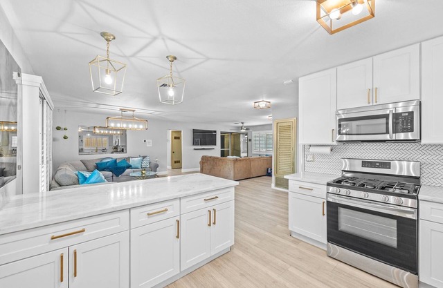 4bdrm 2 Bath Pool Close To Strip & Conventions