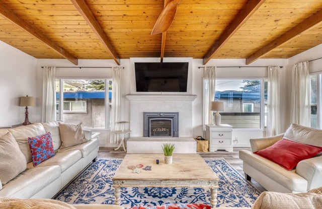 4BR/2BA Beach House: Families-Friends-Pets Welcome