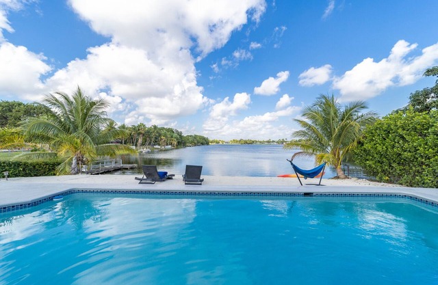 4BR/3BA Miami Welcoming Waterfront Wonder w/Pool!